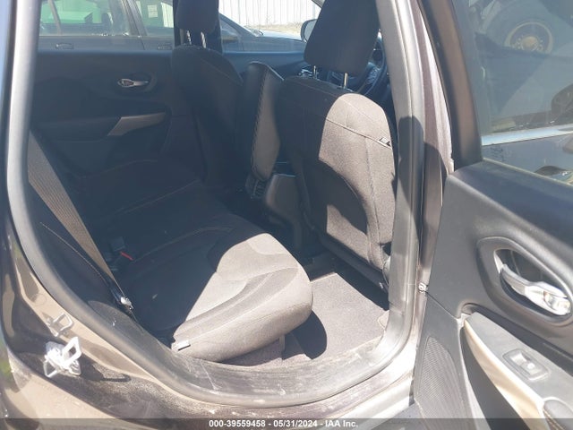 1C4PJMCS1HW590038 Jeep Cherokee Latitude 4x4