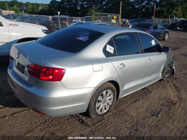 3VW2K7AJ8EM226419 Volkswagen Jetta 2.0l S