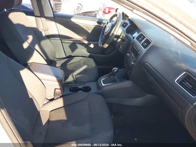3VW2K7AJ8EM226419 Volkswagen Jetta 2.0l S