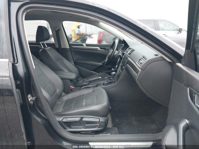 1VWGT7A39HC073320 Volkswagen Passat 1.8t Se