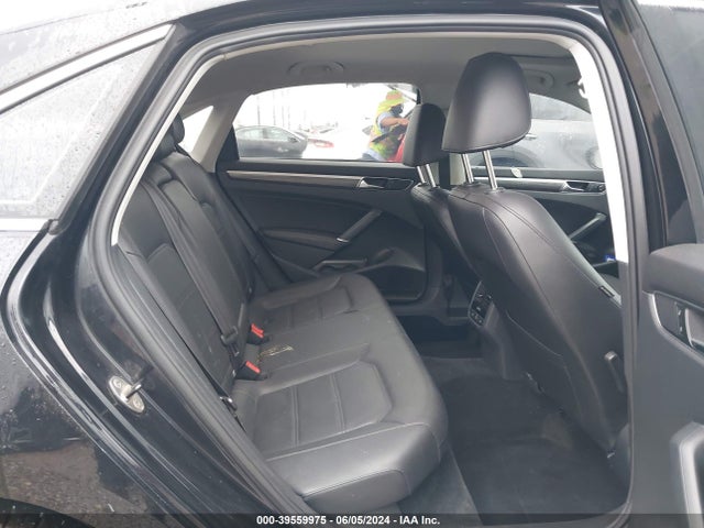 1VWGT7A39HC073320 Volkswagen Passat 1.8t Se