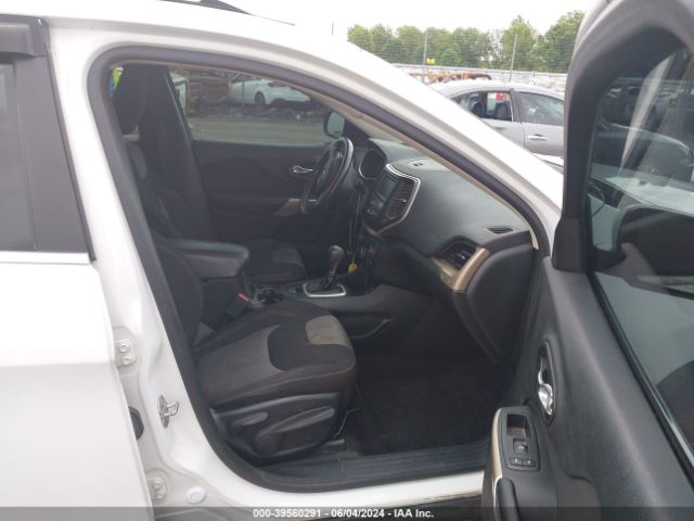 1C4PJLCB0JD551923 Jeep Cherokee Latitude