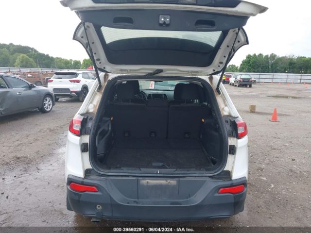 1C4PJLCB0JD551923 Jeep Cherokee Latitude