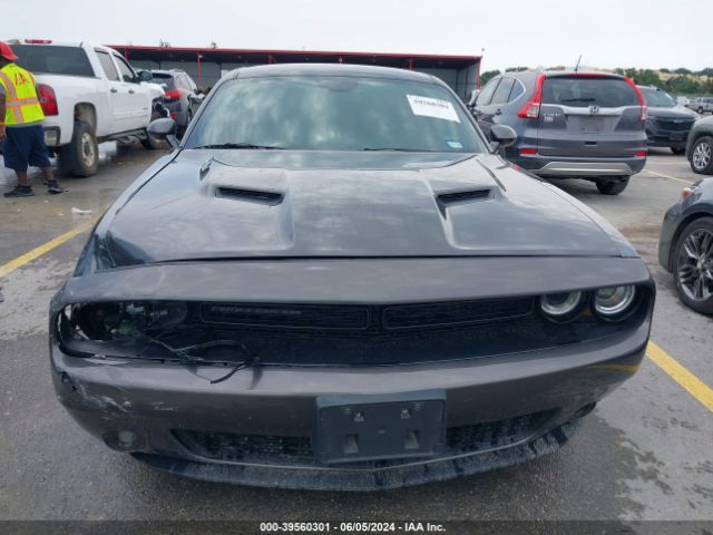 2C3CDZAG8JH305930 Dodge Challenger Sxt