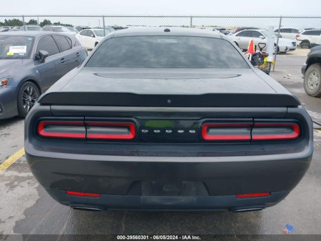 2C3CDZAG8JH305930 Dodge Challenger Sxt