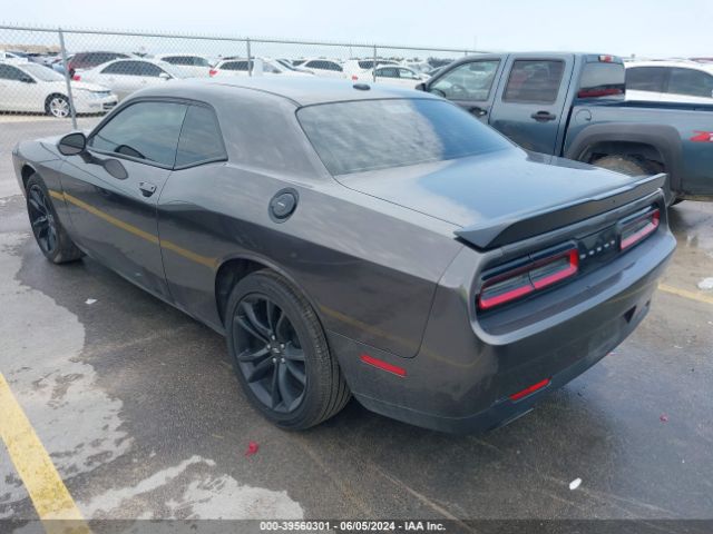 2C3CDZAG8JH305930 Dodge Challenger Sxt