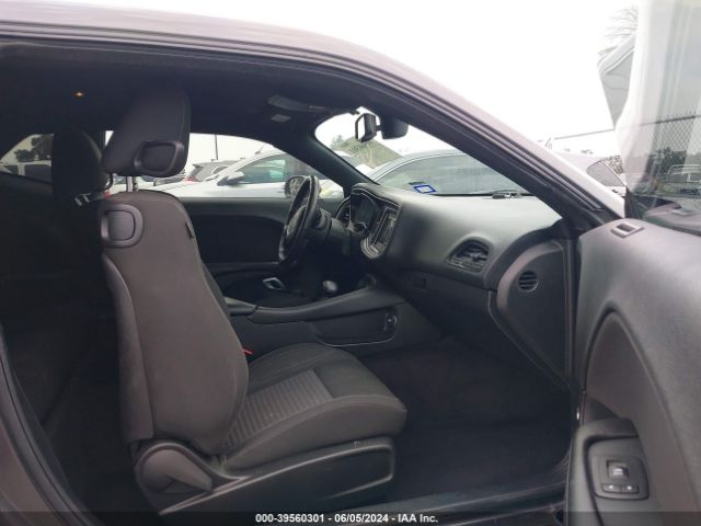 2C3CDZAG8JH305930 Dodge Challenger Sxt