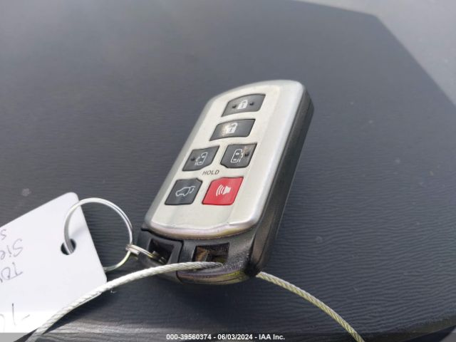 5TDDK3DC2ES085302 Toyota Sienna Xle 7 Passenger