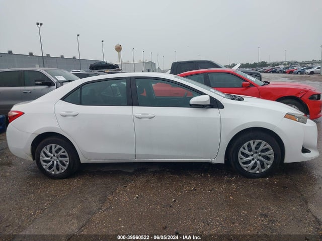 Toyota COROLLA LE 2018 5YFBURHE2JP829502 Image 13