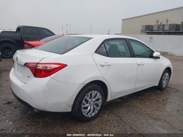 Toyota COROLLA LE 2018 5YFBURHE2JP829502 Image 4