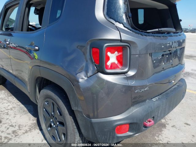 ZACCJBCB9JPH76979 Jeep Renegade Trailhawk 4x4