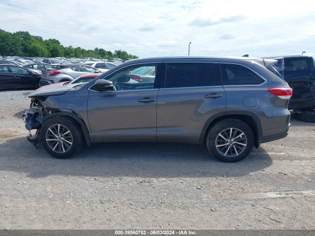Toyota Highlander Xle 2018 5TDJZRFH7JS559300 Image 14