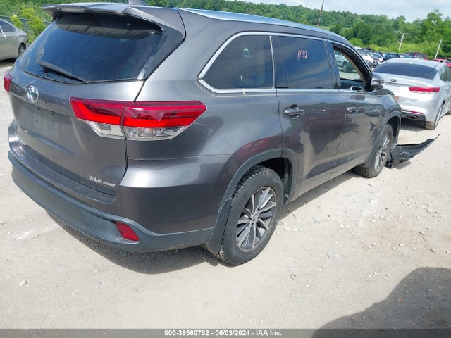 Toyota Highlander Xle 2018 5TDJZRFH7JS559300 Image 4