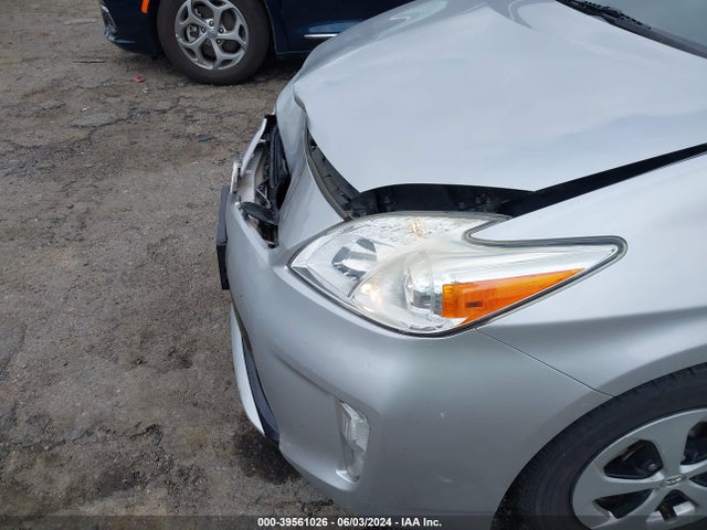 Toyota Prius Two 2015 JTDKN3DUXF1984768 Image 18