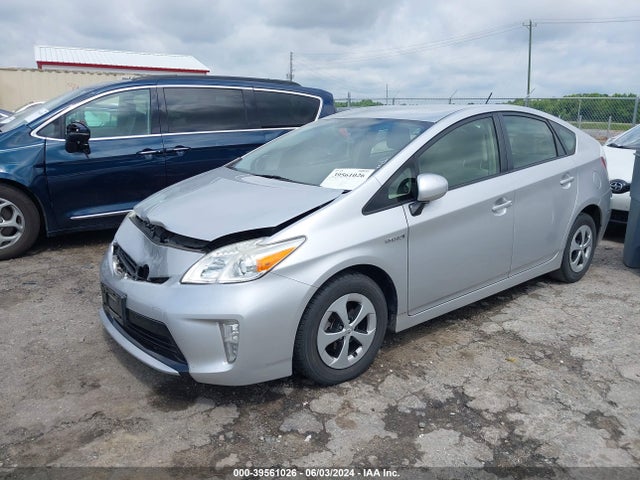 Toyota Prius Two 2015 JTDKN3DUXF1984768 Image 2