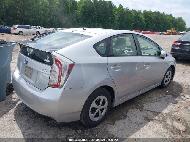 Toyota Prius Two 2015 JTDKN3DUXF1984768 Image 4
