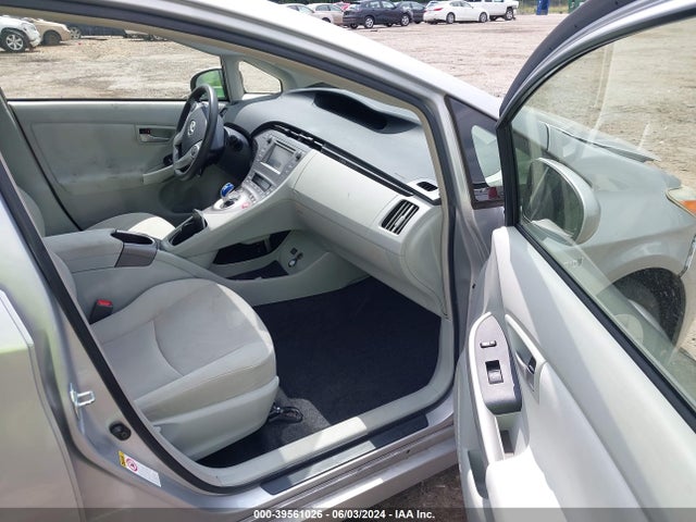 Toyota Prius Two 2015 JTDKN3DUXF1984768 Image 5