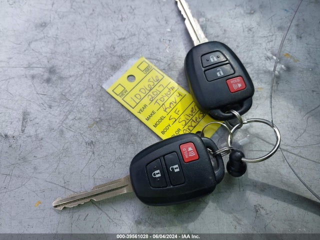 Toyota RAV4 LE 2017 2T3ZFREV8HW383062 Image 11