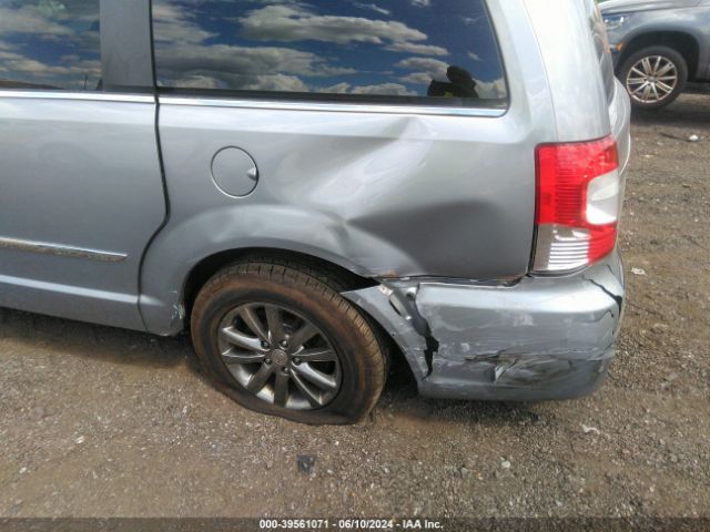 2C4RC1HG8FR562619 Chrysler Town & Country S