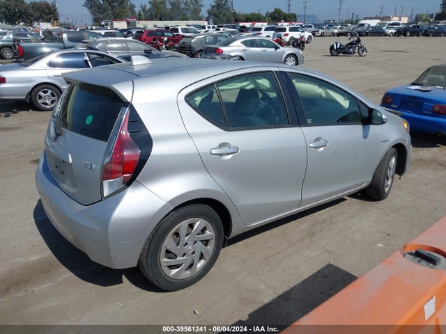 Toyota Prius C Two 2015 JTDKDTB31F1104845 Image 4