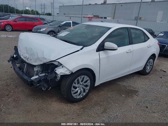 Toyota COROLLA LE 2018 2T1BURHE5JC009768 Image 2