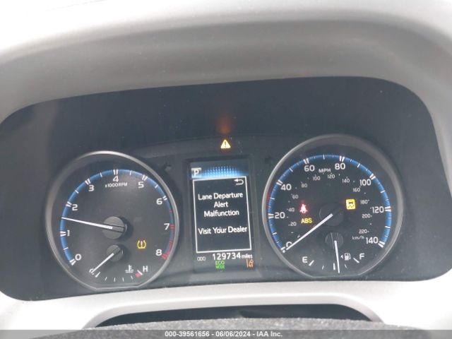 2T3BFREV8JW780066 Toyota RAV4 LE