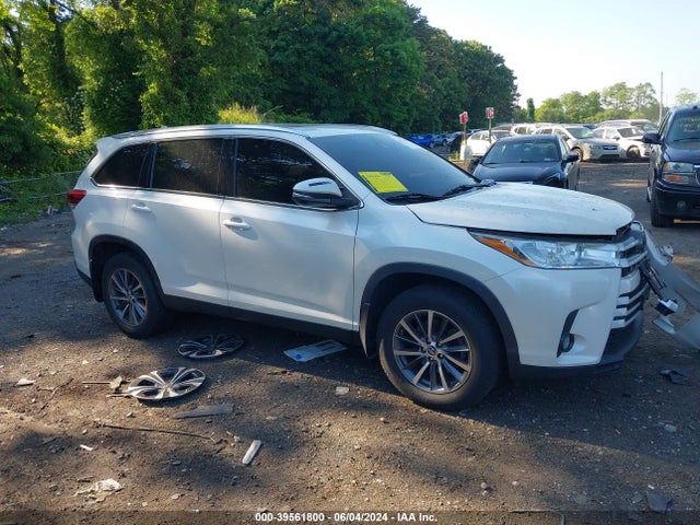 Toyota Highlander Xle 2019 5TDJZRFH5KS576906 Image 13