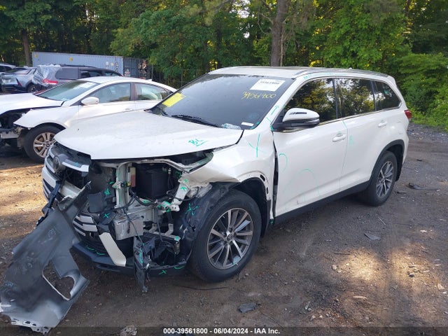 Toyota Highlander Xle 2019 5TDJZRFH5KS576906 Image 2