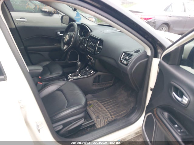 3C4NJDCB5JT369268 Jeep Compass Limited 4x4