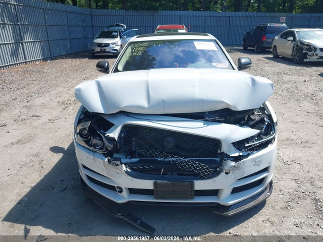 Jaguar Xe 35t Premium 2018 SAJAJ4EV1JCP21880 Image 12