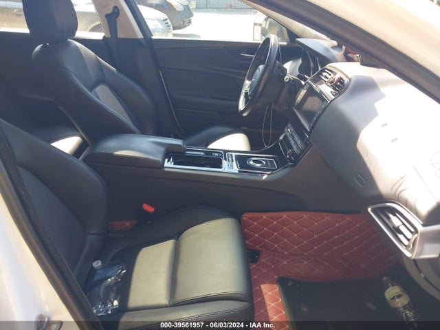 2018 JAGUAR XE SAJAJ4EV1JCP21880 Photo 4