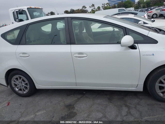 Toyota Prius V Four 2017 JTDZN3EU3HJ072287 Image 13