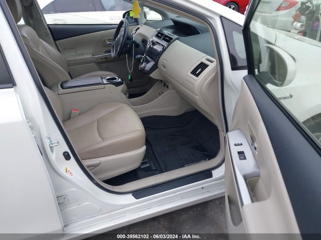 Toyota Prius V Four 2017 JTDZN3EU3HJ072287 Image 5