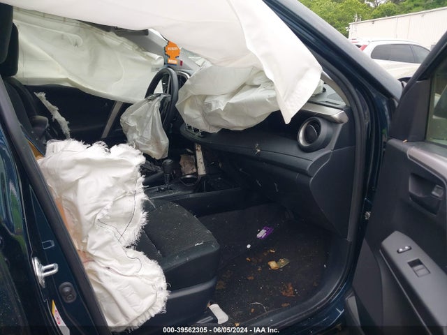 Toyota RAV4 LE 2018 JTMBFREV4JJ260168 Image 5