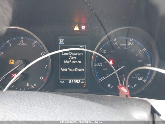 Toyota RAV4 LE 2018 JTMBFREV4JJ260168 Image 7
