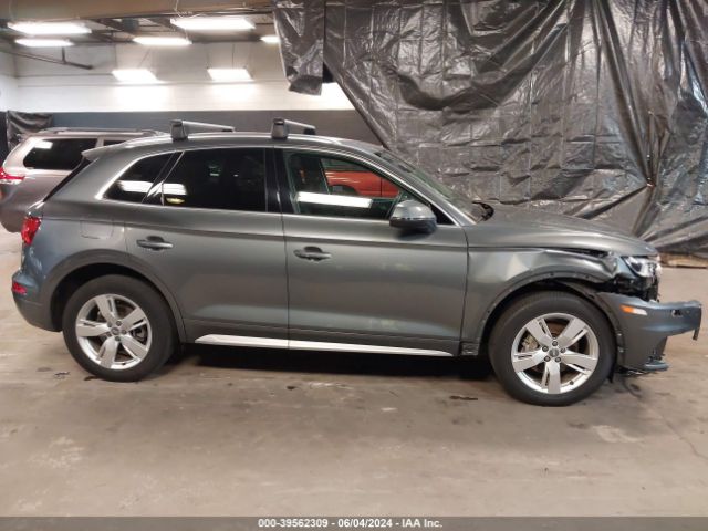 WA1BNAFY1K2135745 Audi Q5 45 Premium