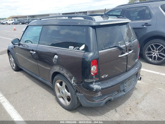 2010 MINI COOPER S CLUBMAN WMWMM3C59ATP76588 Photo 2
