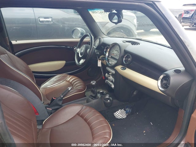 2010 MINI COOPER S CLUBMAN WMWMM3C59ATP76588 Photo 4