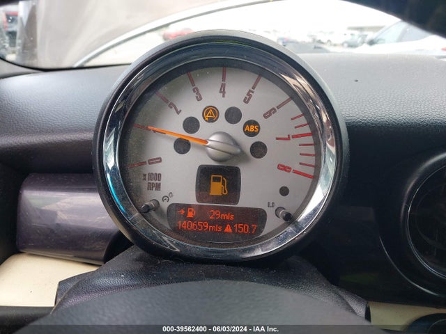 2010 MINI COOPER S CLUBMAN WMWMM3C59ATP76588 Photo 6