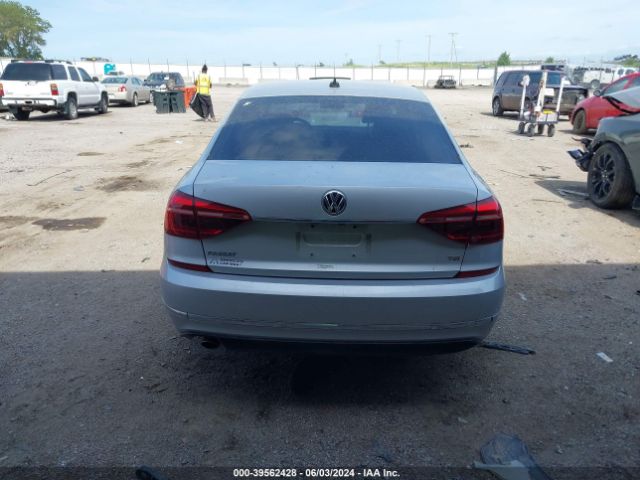1VWDT7A34HC066889 Volkswagen Passat 1.8t R-line