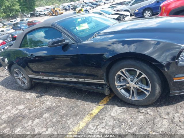 1ZVBP8EM2E5205597 Ford Mustang V6 Premium