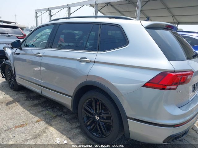 3VVCB7AX0NM146996 Volkswagen Tiguan 2.0t Se R-line Black