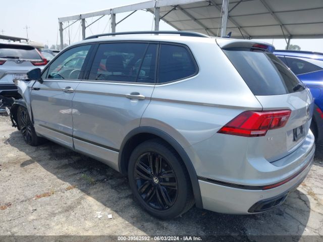 3VVCB7AX0NM146996 Volkswagen Tiguan 2.0t Se R-line Black