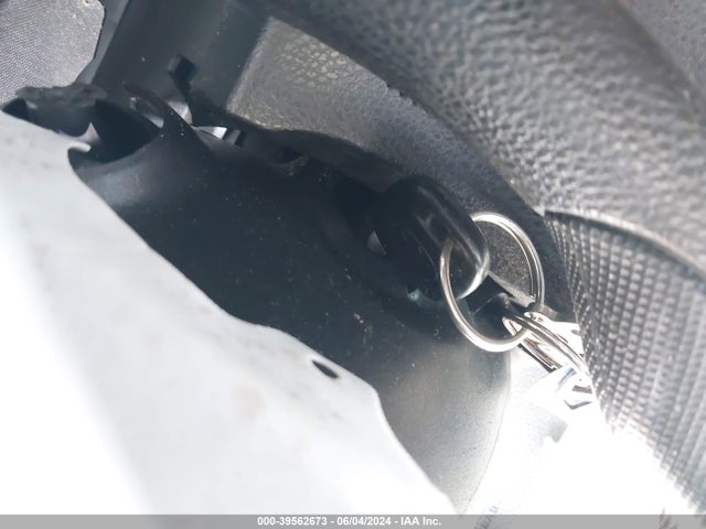 Toyota COROLLA L 2018 5YFBURHE5JP780408 Image 11