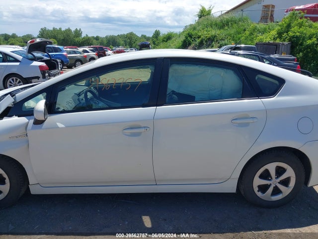 Toyota Prius Four 2015 JTDKN3DU4F1975970 Image 14