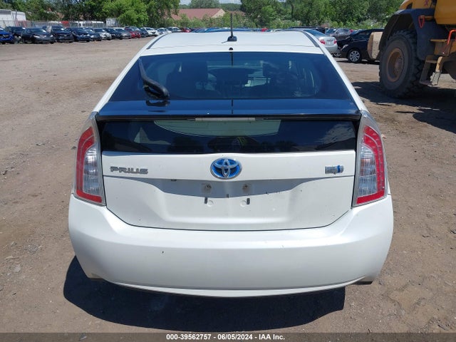 Toyota Prius Four 2015 JTDKN3DU4F1975970 Image 16