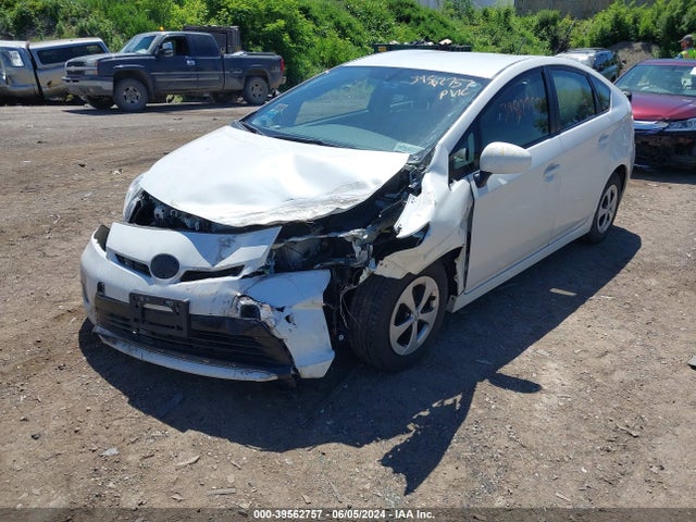 Toyota Prius Four 2015 JTDKN3DU4F1975970 Image 2