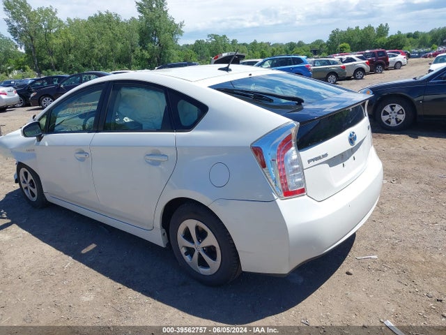 Toyota Prius Four 2015 JTDKN3DU4F1975970 Image 3