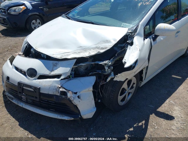 Toyota Prius Four 2015 JTDKN3DU4F1975970 Image 6