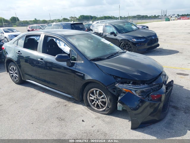 Toyota Corolla Hybrid Le 2021 JTDEAMDE0MJ010947 головне зображення